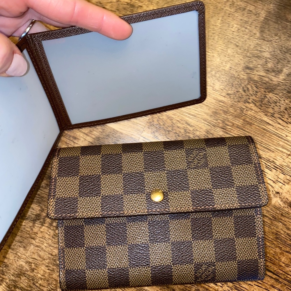 Louis Vuitton D E  Porte Tresor Etui Papier Wallet